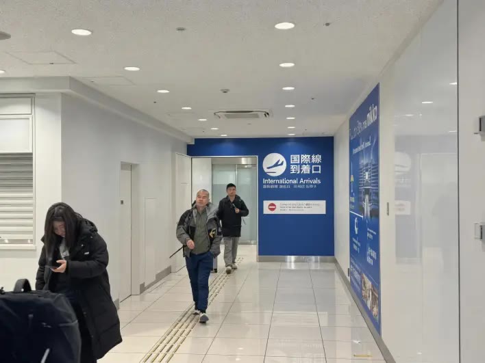 Kansai Airport Terminal 2 single exit corridor